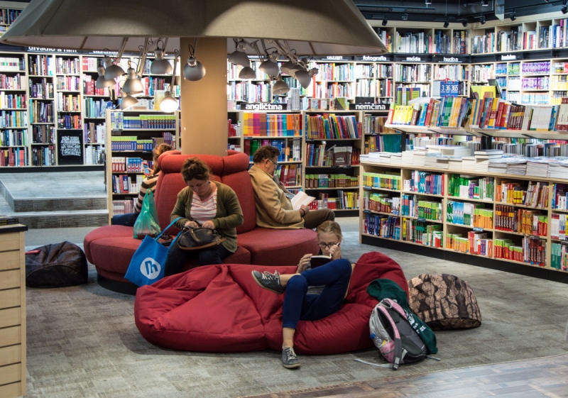 vitrine-ANDON-min_books_bookstore_book_reader_readers_reading_shop_sale_books-849006